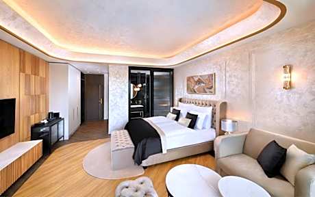 Deluxe Room with Water Park View and Private Whirlpool