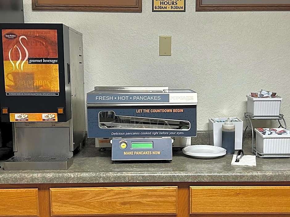 Super 8 by Wyndham Hill City/Mt Rushmore/ Area