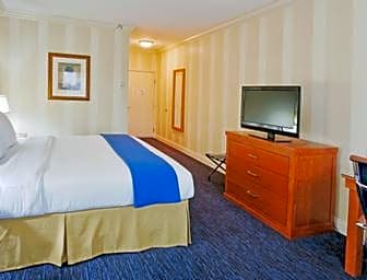 Holiday Inn Express Hotel & Suites Santa Cruz