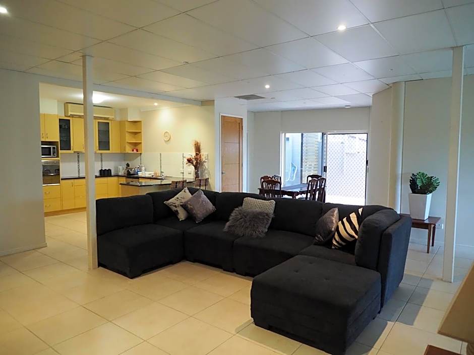 Accommodation on Westlake Mount Ommaney