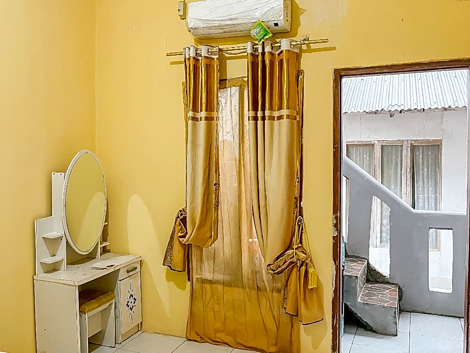 Penginapan Diar near Pantai Santolo Mitra RedDoorz