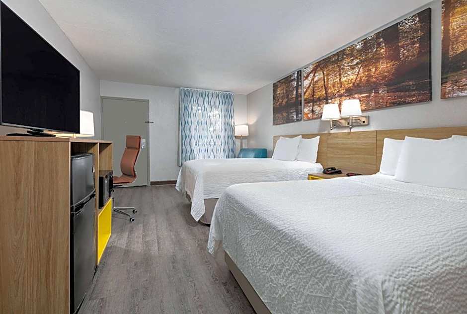 Days Inn by Wyndham Greenville MS