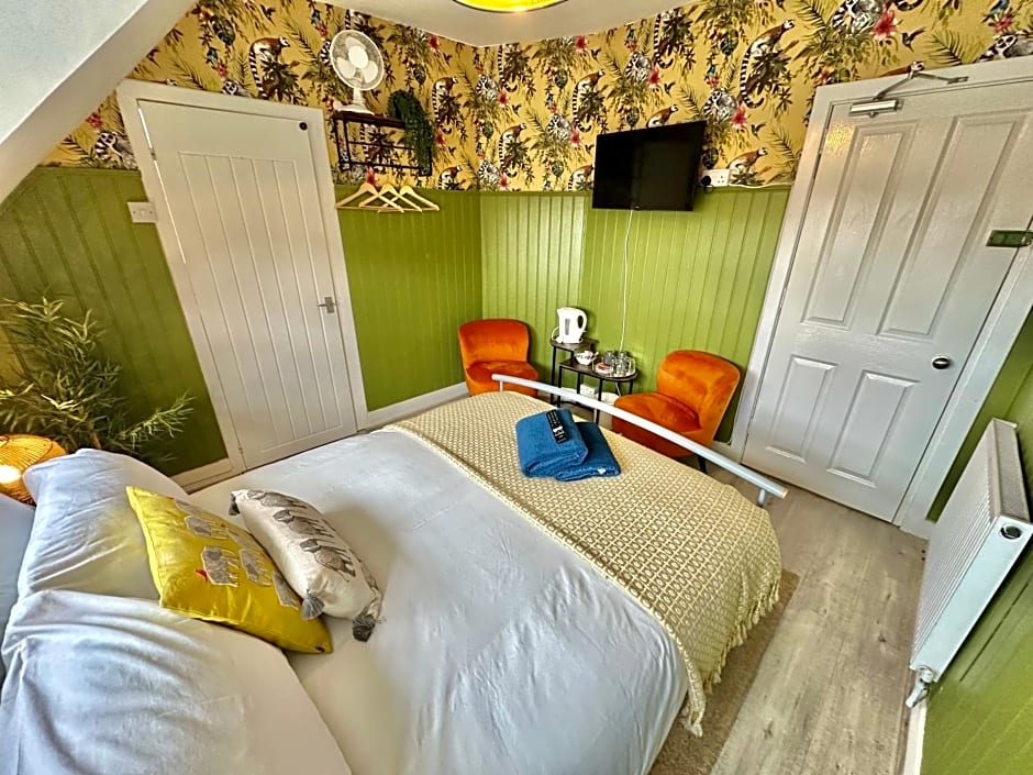 Lemur Lodge - Boutique Apartments - Short Stroll to The Beach