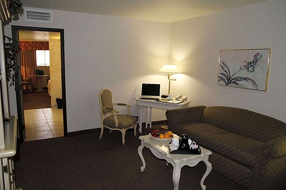 Ramada by Wyndham Viscount Suites Tucson East
