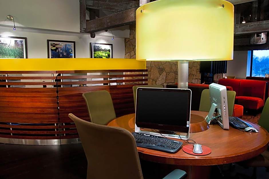 Sheraton Westport Chalet Hotel St. Louis