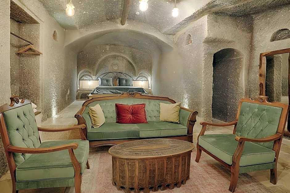 Hera Cave Suites