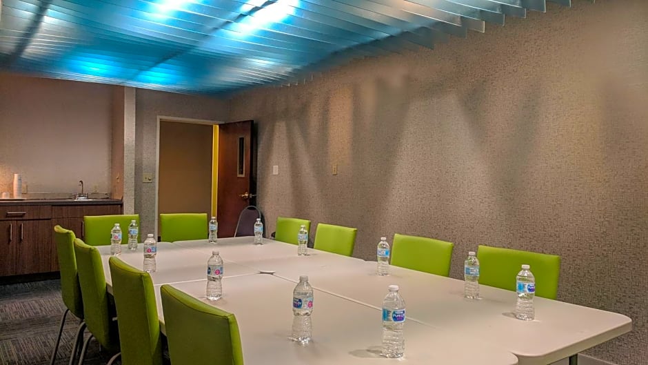Holiday Inn Express Fort Wayne - East - New Haven By IHG