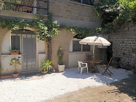 Ape Regina agriturismo 2 Montelarco