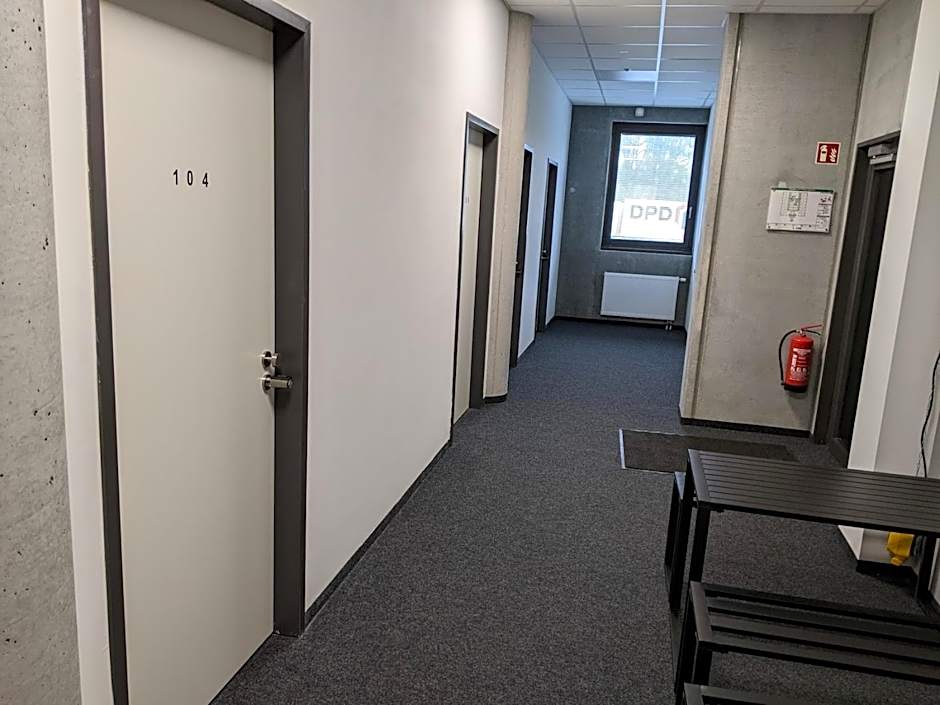 BUSINESS-MOTEL free WiFi & massage, air-con, XXL-Parking, Wallbox, Smart TV, Video-Security