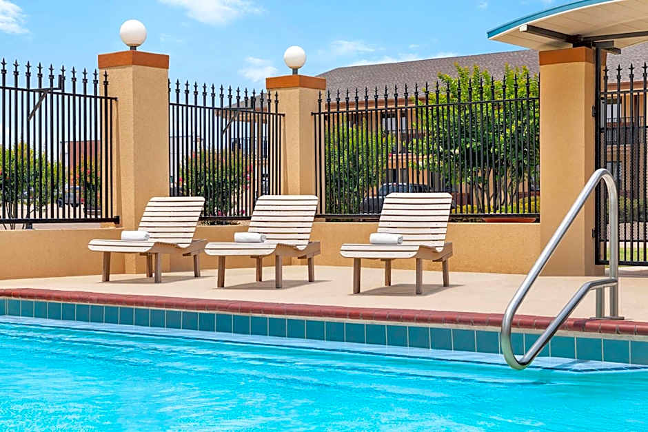 Days Inn by Wyndham Paris