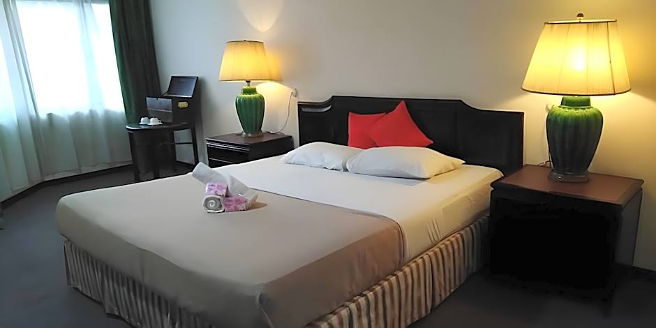 Hotel Centrepoint (Self Check In After 5PM)