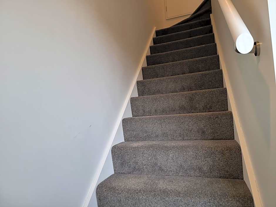 Addington townhouse with carpark 8mins walk to Hagley park south