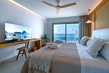 Suite with Balcony and Sea View (2 Adults + 2 Children)