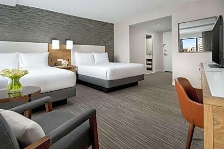 Queen Room with Two Queen Beds and Accessible Tub - Disability Access