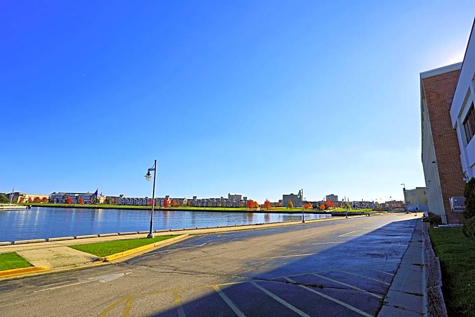 Wyndham Garden Kenosha Harborside