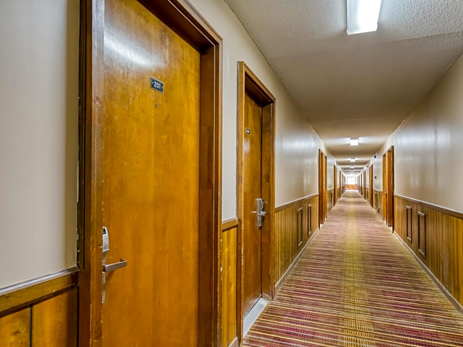 Raceway Inn Darlington By OYO