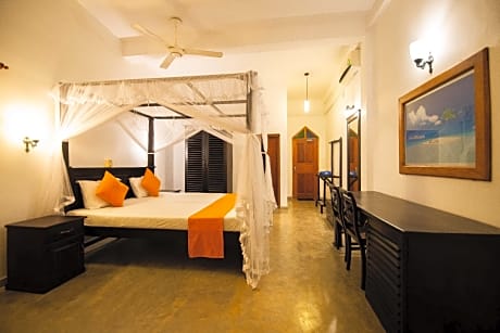 Deluxe Sea View King Room with Balcony