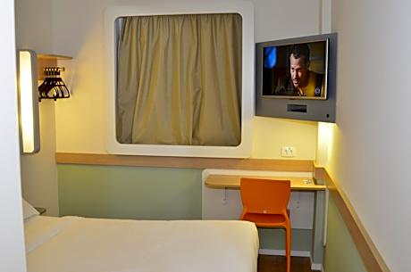 Standard Apartment with One Double Bed