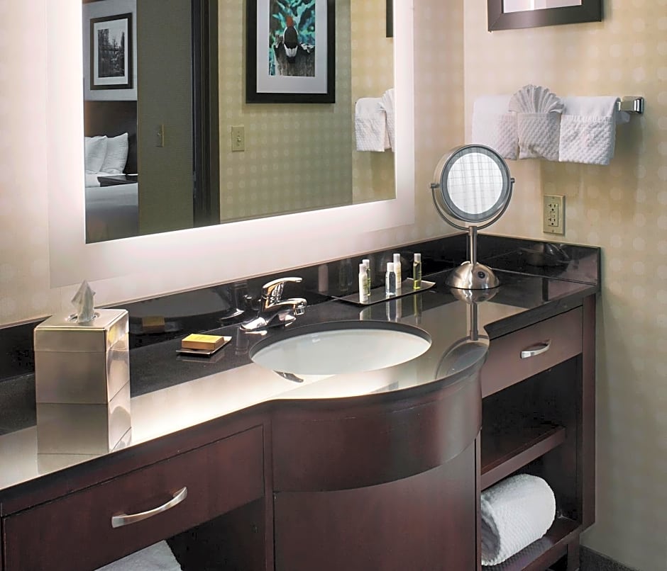 DoubleTree Suites by Hilton Bentonville