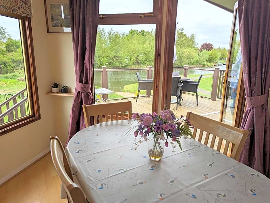 Bend in the River Lodge