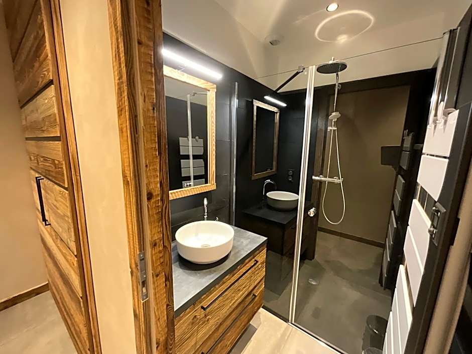 Gite Roche Des Ducs avec Piscine toute l'année, Spa, Sauna, Hammam