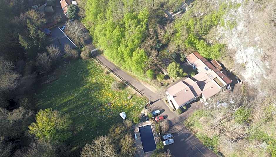 Logis Hôtel La Cascade - Lyon Nord