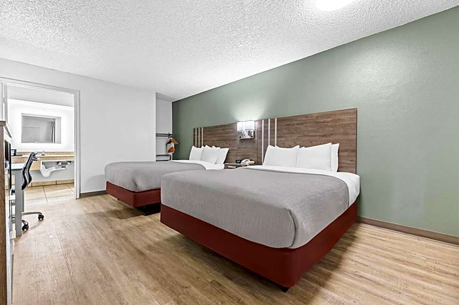 Quality Inn Plainview