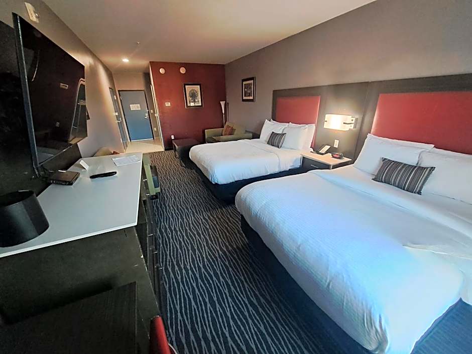 Del-Mar Airport Inn & Suites