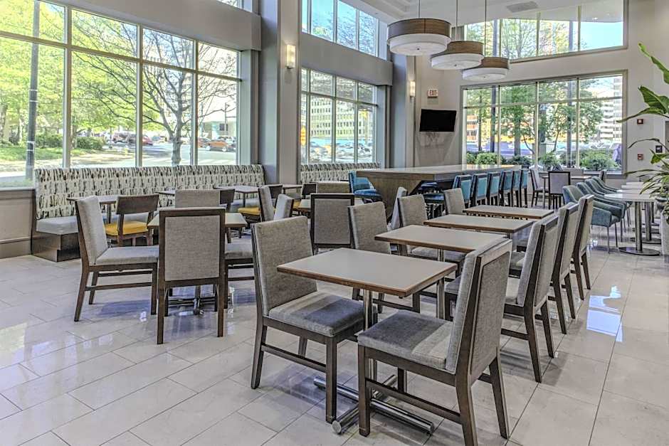 Hampton Inn By Hilton & Suites Arlington Crystal City DCA