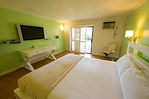 The Capri Hotel