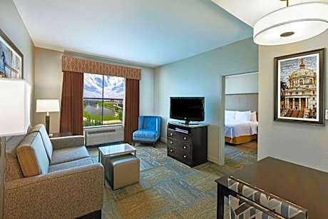 One-Bedroom King Suite with Lake View - Non-Smoking