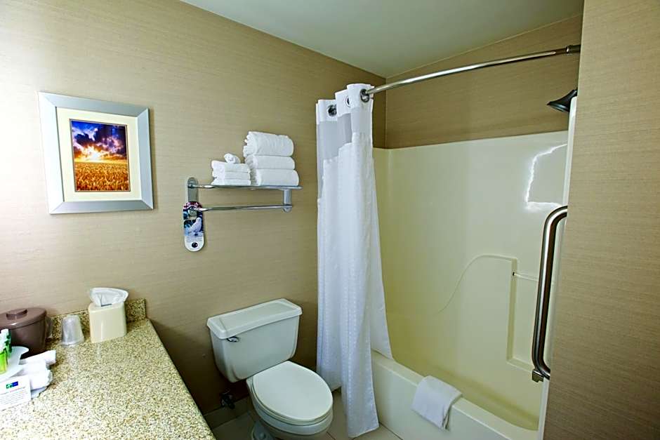 Holiday Inn Express Fargo - West Acres By IHG