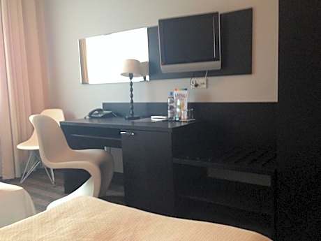 Family Room (2 Adults + 2 Children)