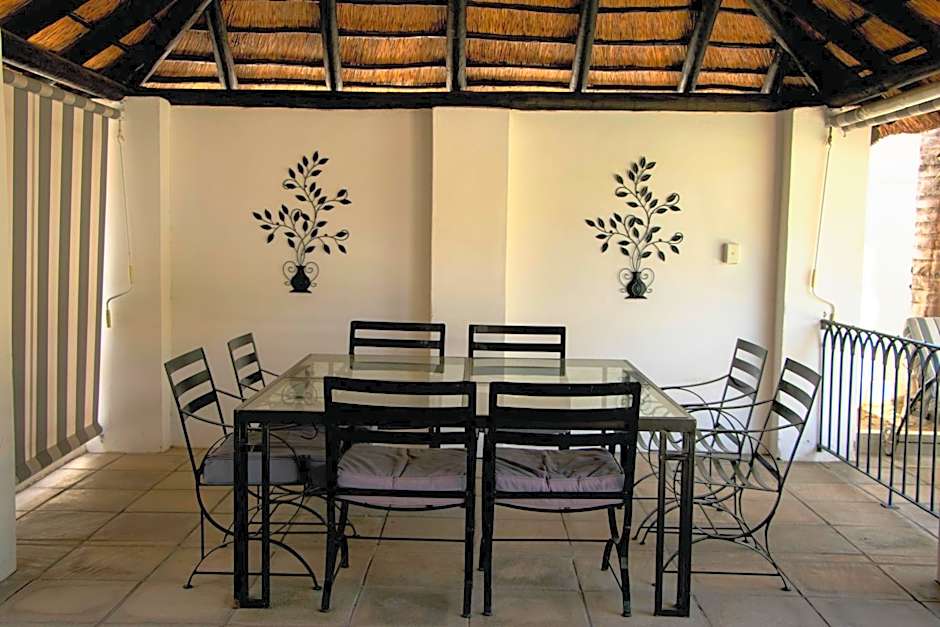 Swartberg Hotel, Cork Tree Collection
