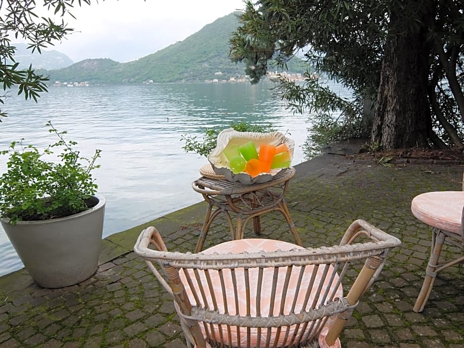L'Oleandro sul Lago d'Iseo B&B