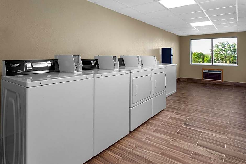 AmericInn & Suites by Wyndham Baraboo Event Center