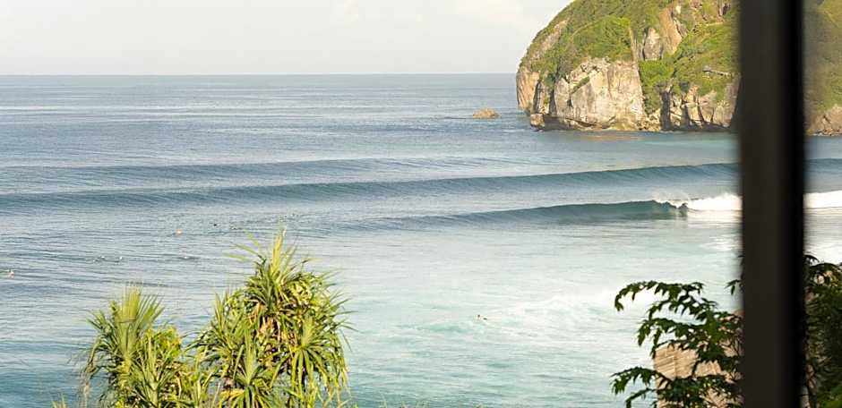 Kini Resort - Oceanfront Bamboo Eco Lodges