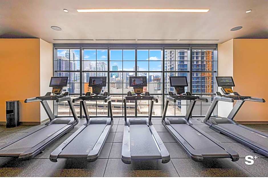 Modern Downtown 1BR with Amazing City Views