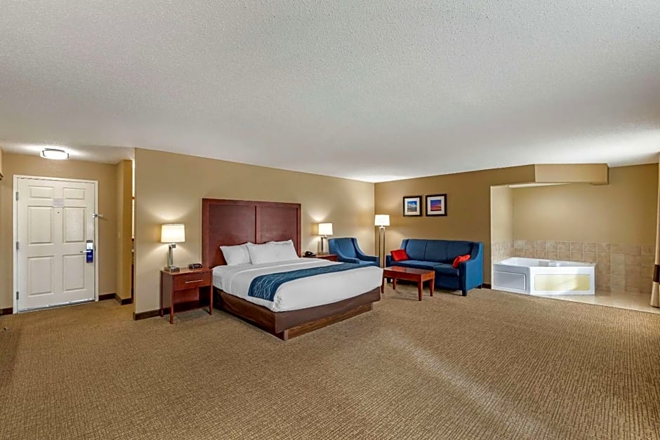 Comfort Inn and Suites Jackson - West Bend