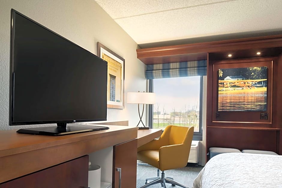 Hampton Inn Appleton-Fox River Mall Area