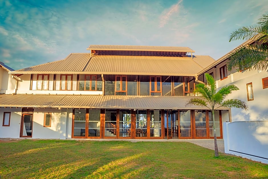 R Degrees Ambalangoda