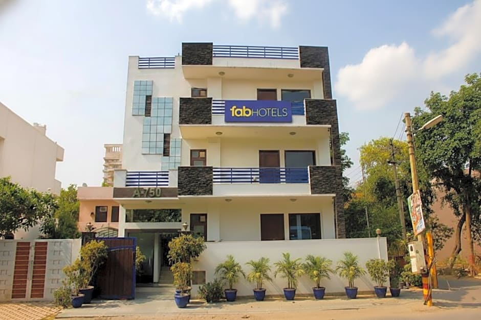 FabHotel The Maple Stays - Nr. Leisure Valley Park, Iffco Chowk