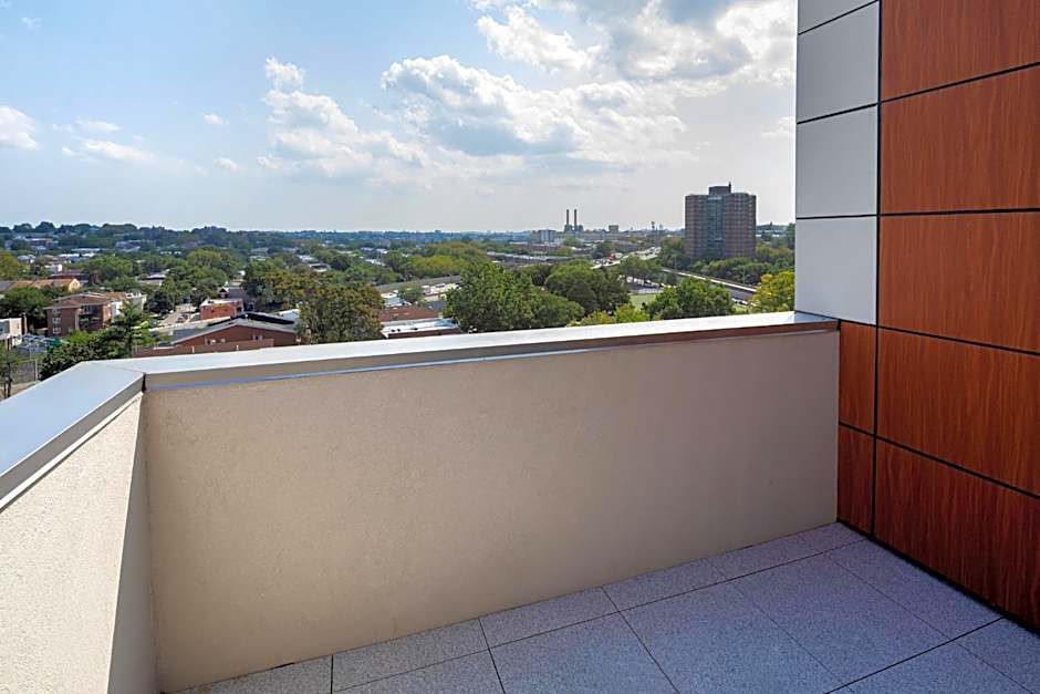 Holiday Inn Express & Suites Woodside LaGuardia Airport By IHG
