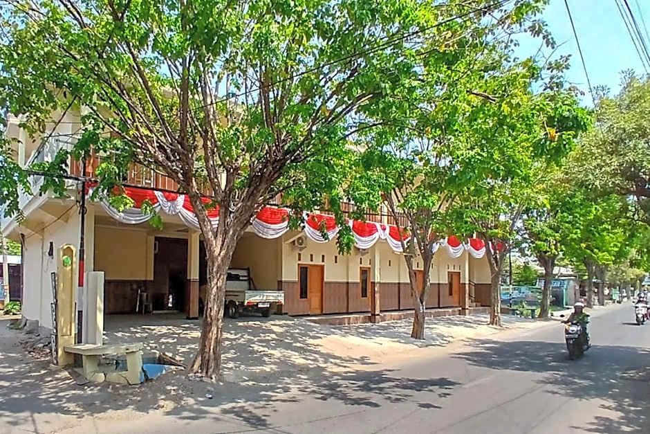 RedDoorz @ Dien Homestay Syariah Alun-alun Pasuruan