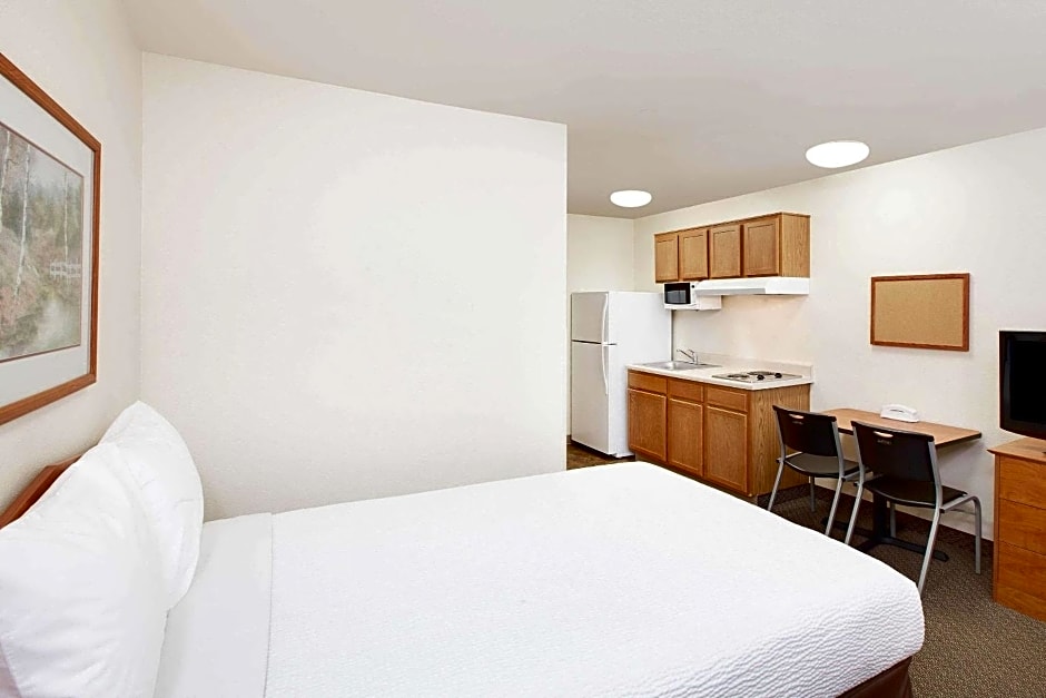 WoodSpring Suites Tyler Rose Garden