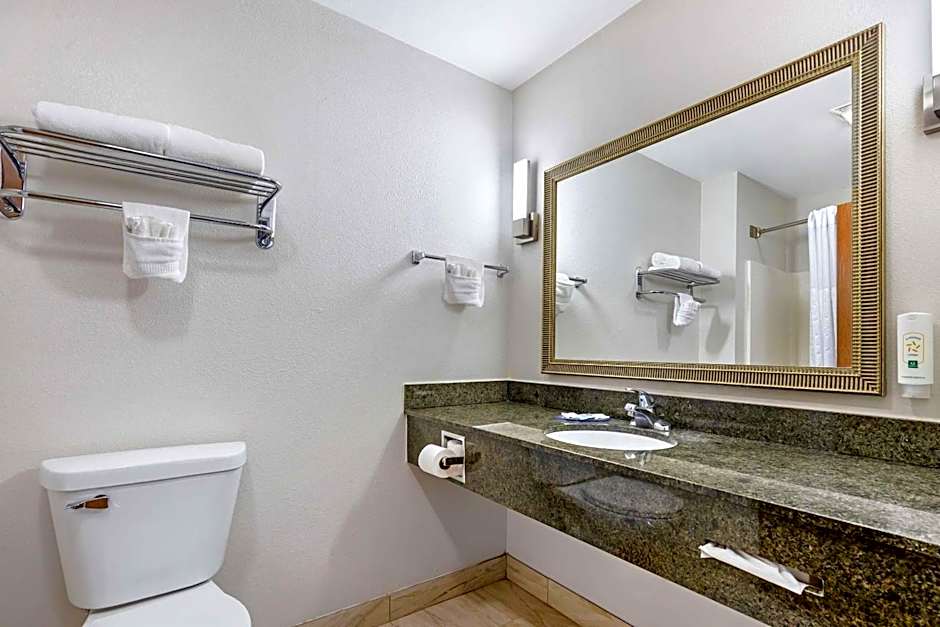 Quality Inn & Suites Fort Madison near Hwy 61