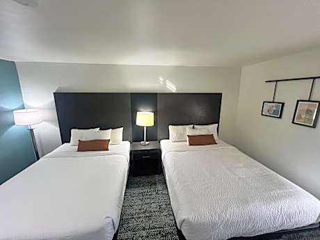 2 Queen Beds Nonsmoking
