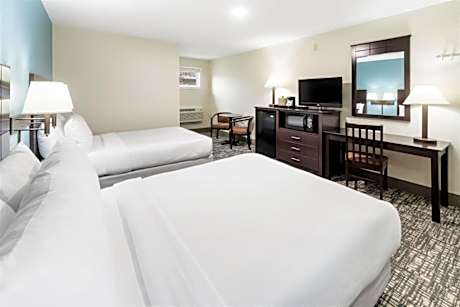 Deluxe Queen Room with Two Queen Beds