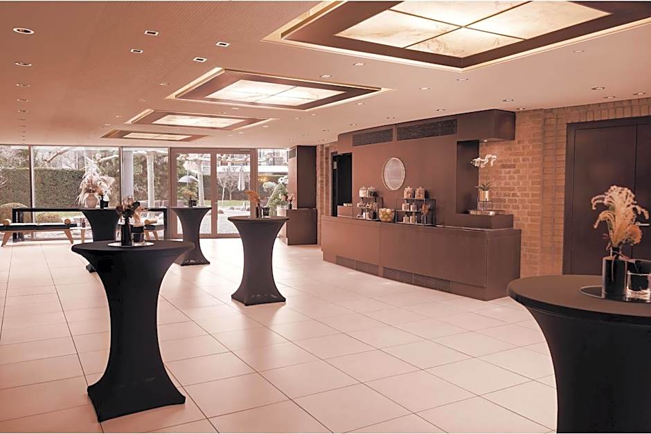 Wasserturm Hotel Cologne, Curio Collection by Hilton