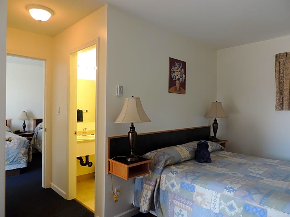 100 Mile Motel & RV Park